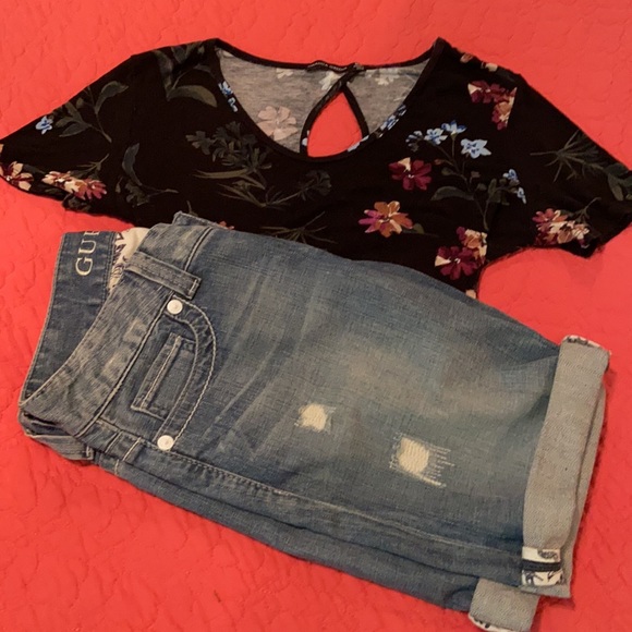 Amanda Green key hole back t shirt - Picture 2 of 2